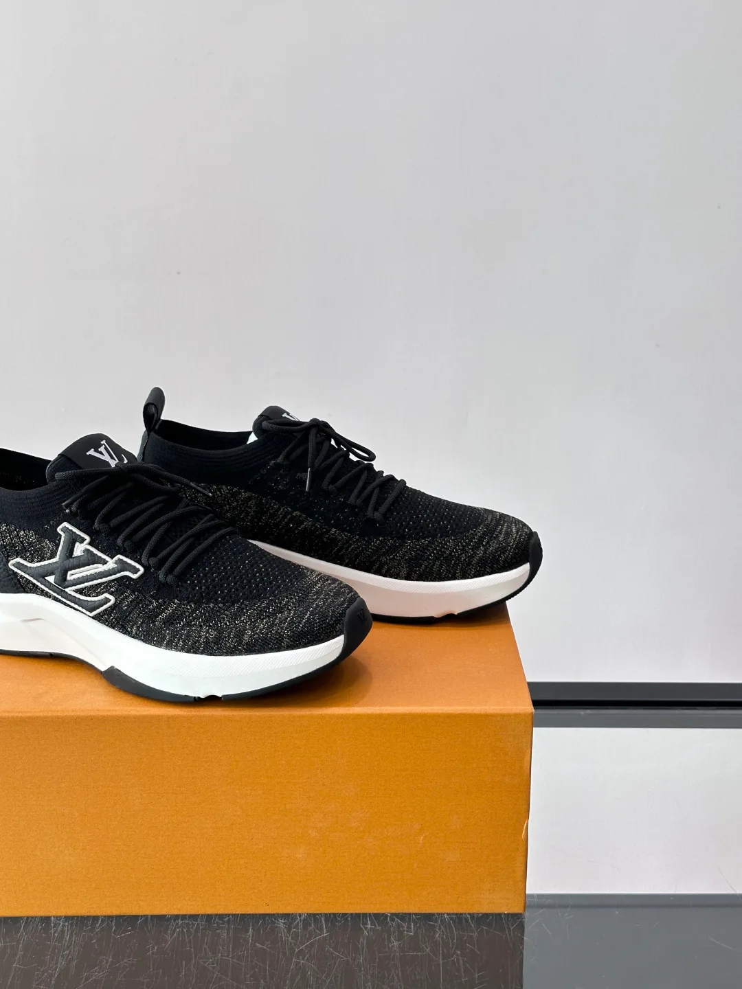 Men's Sneakers LOUIS VUITTON 18102384