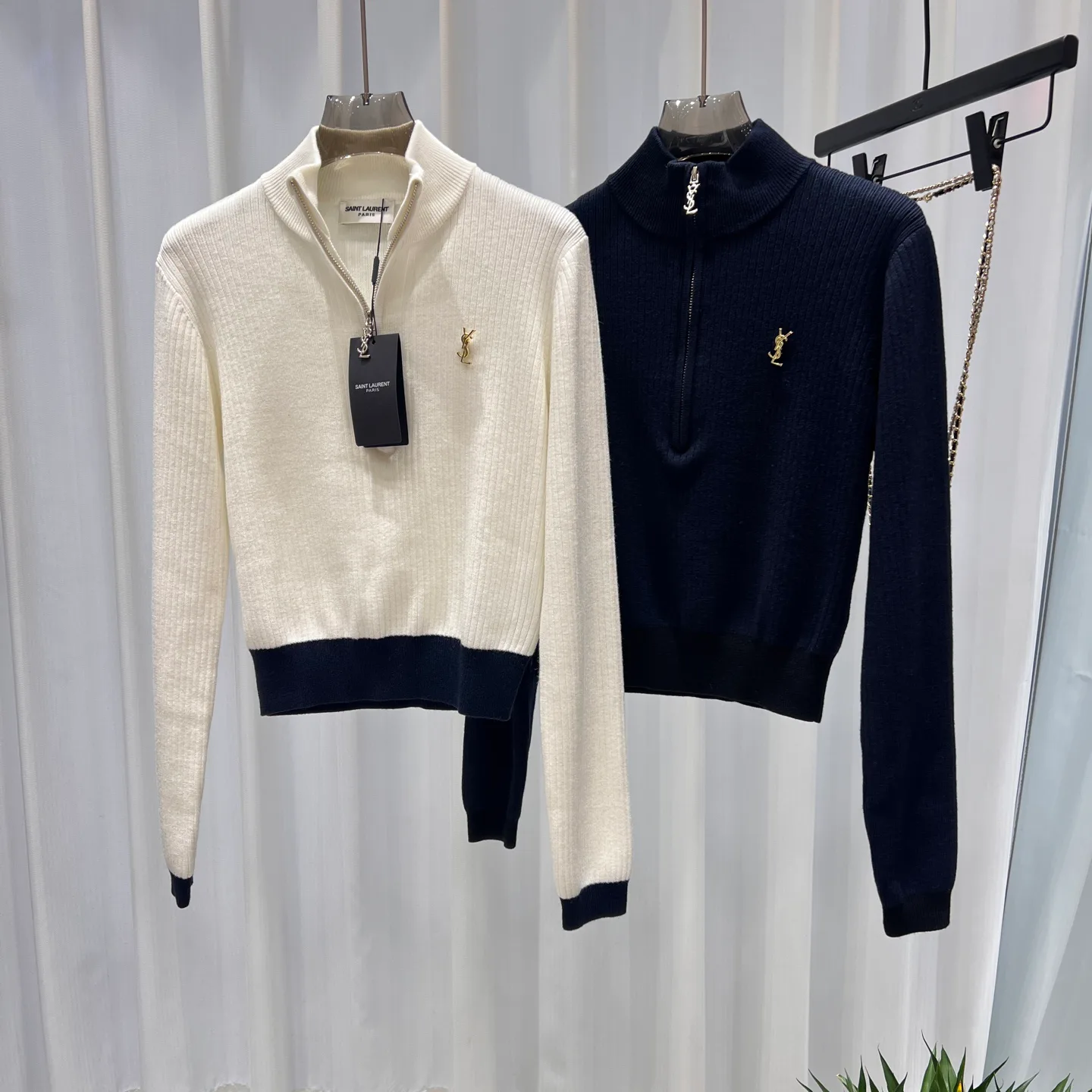 Women's Jumpers And Sweaters SAINT LAURENT 17889005