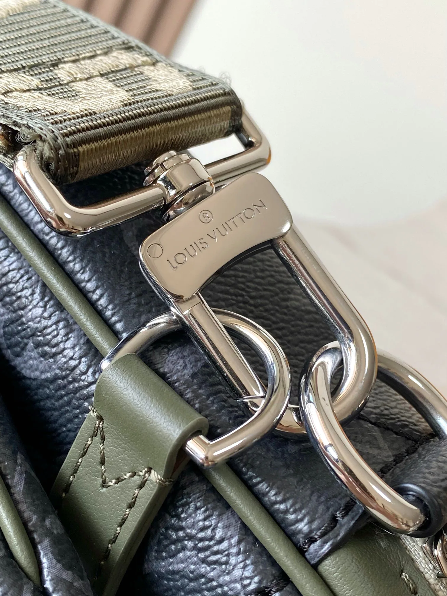 Women's Shoulder Bags LOUIS VUITTON 18521068