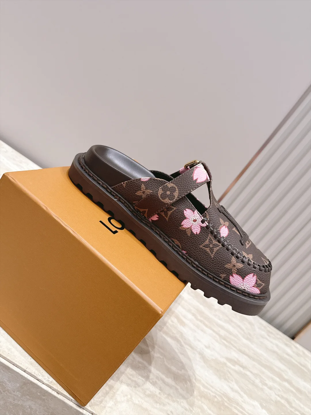 Women's Mules And Clogs LOUIS VUITTON 18198377