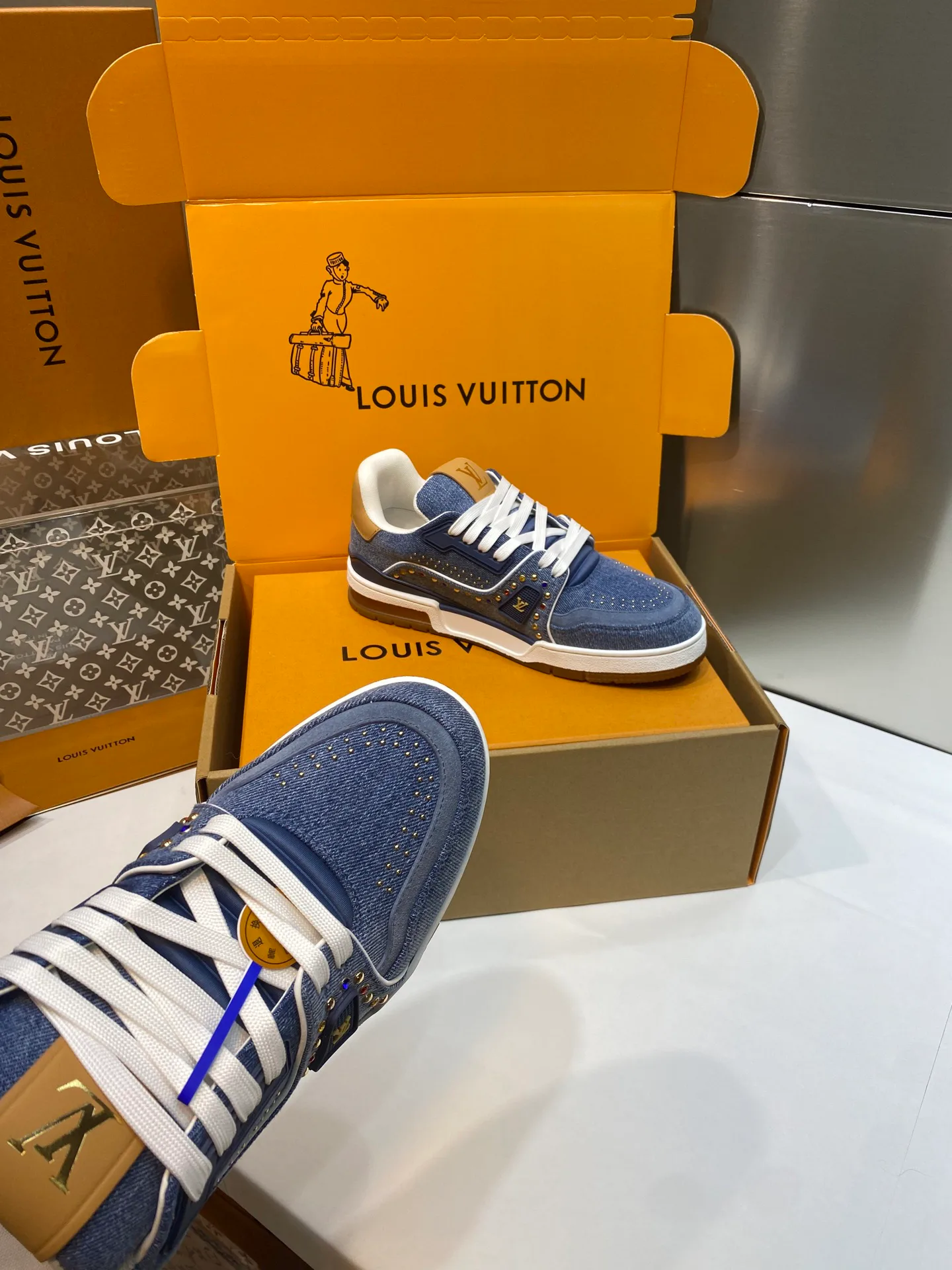 Women's Sneakers LOUIS VUITTON 17969006