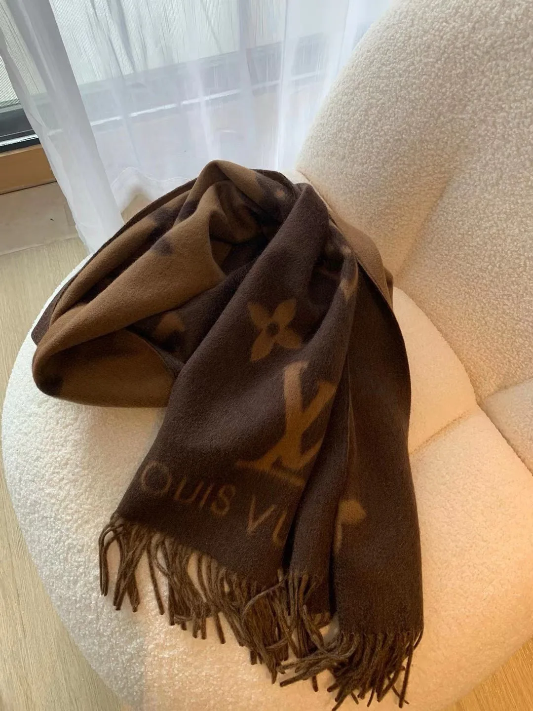 Scarves LOUIS VUITTON 18141172