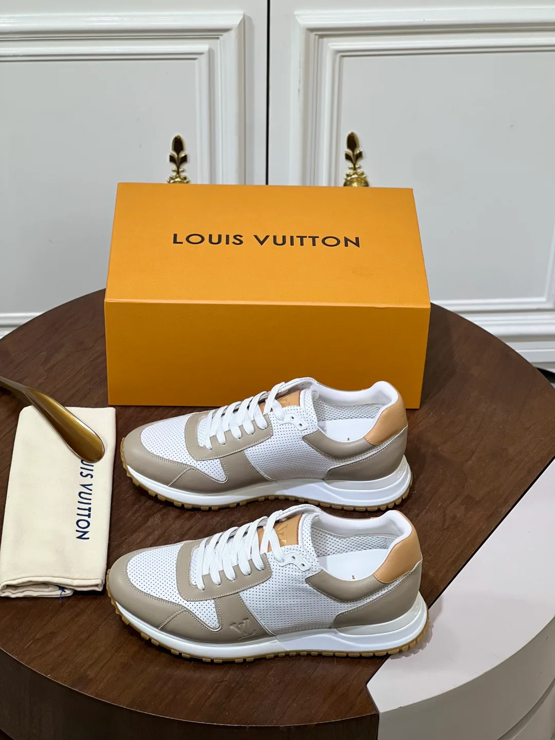 Men's Sneakers LOUIS VUITTON 18039346