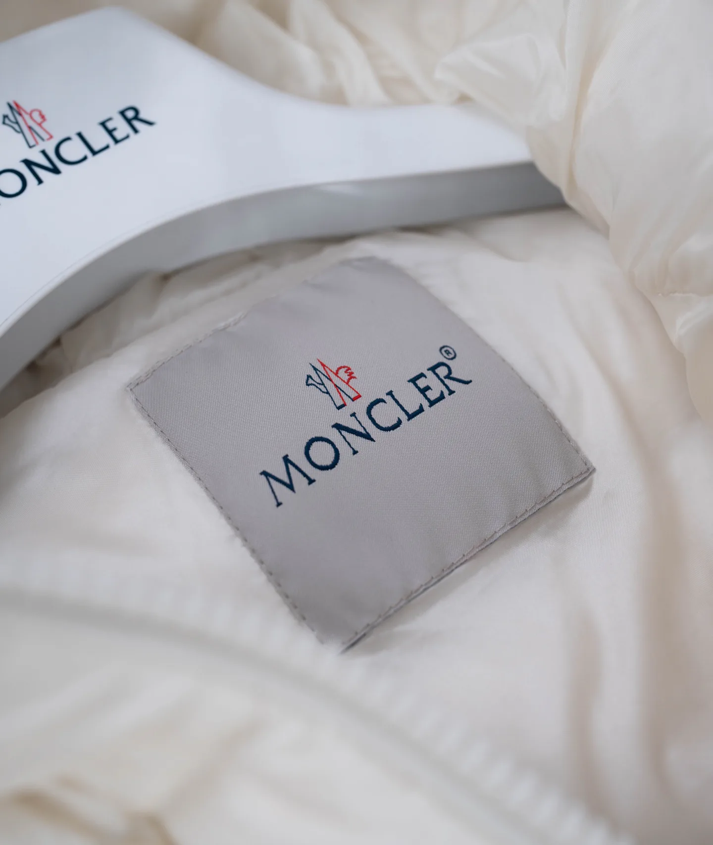 Women's Jackets And Down Jackets MONCLER 18141266