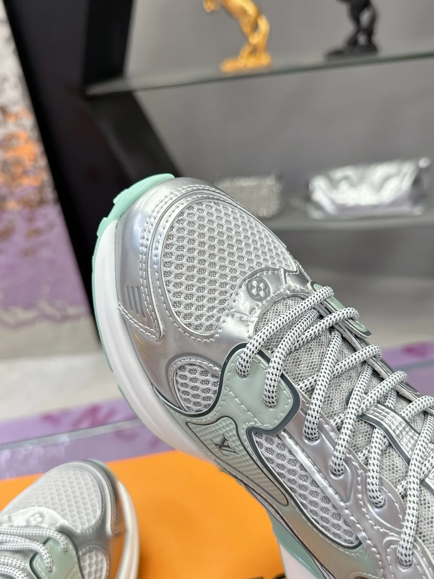 Women's Sneakers LOUIS VUITTON 17530432