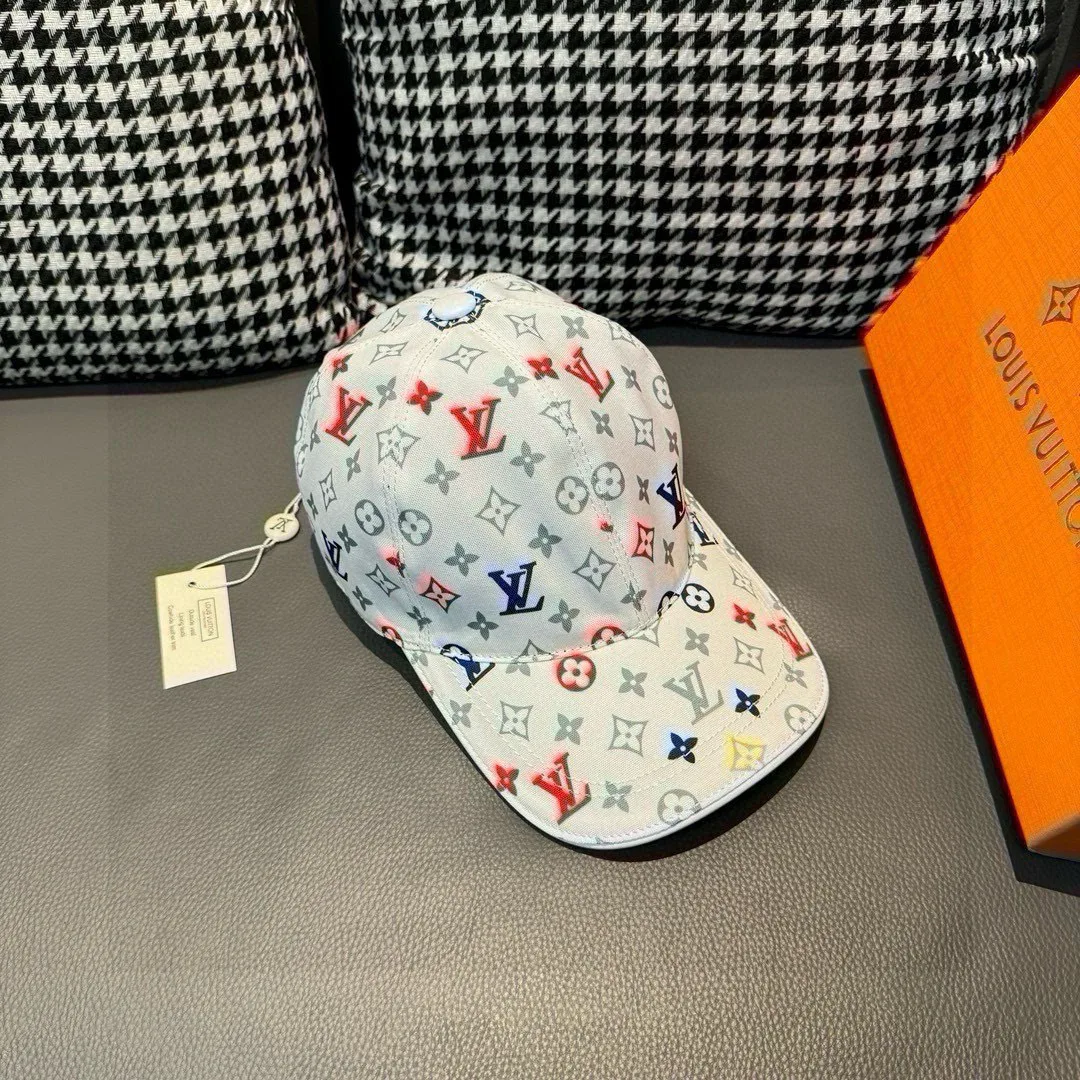 Hats LOUIS VUITTON 18347074