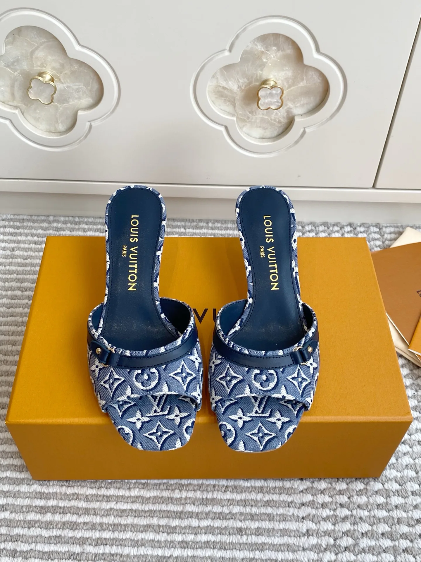 Women's Open-Toe Sandals LOUIS VUITTON 17572132