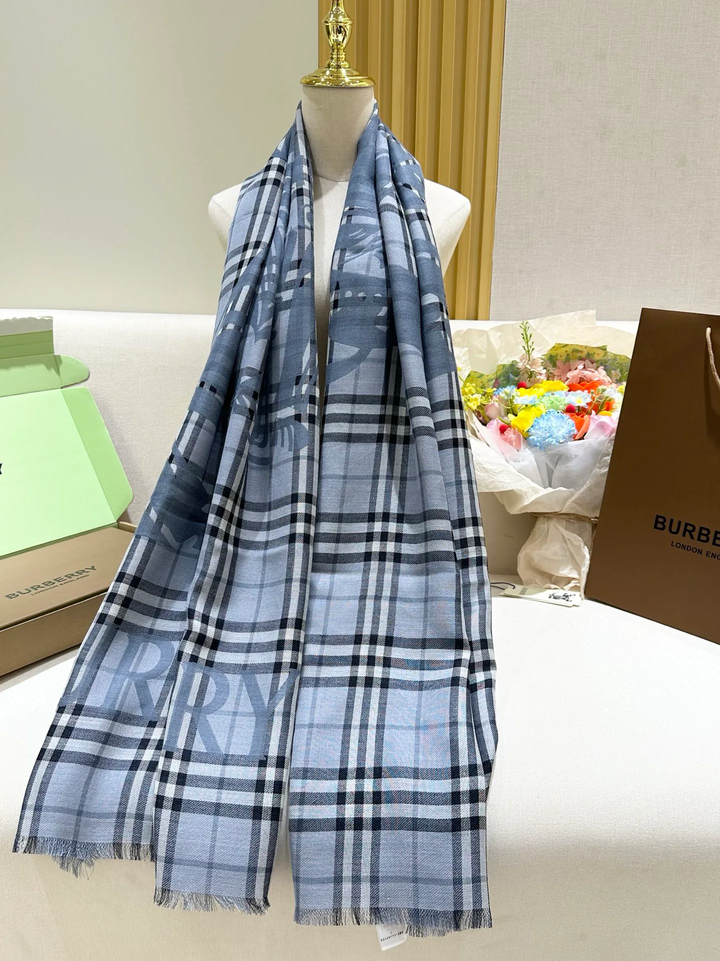 Scarves BURBERRY 17991554