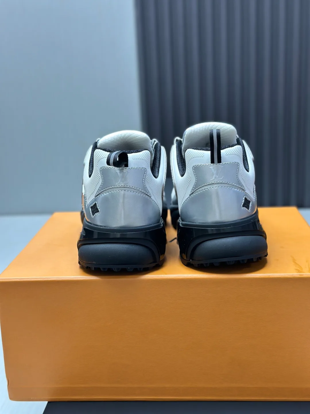 Men's Sneakers LOUIS VUITTON 18211994