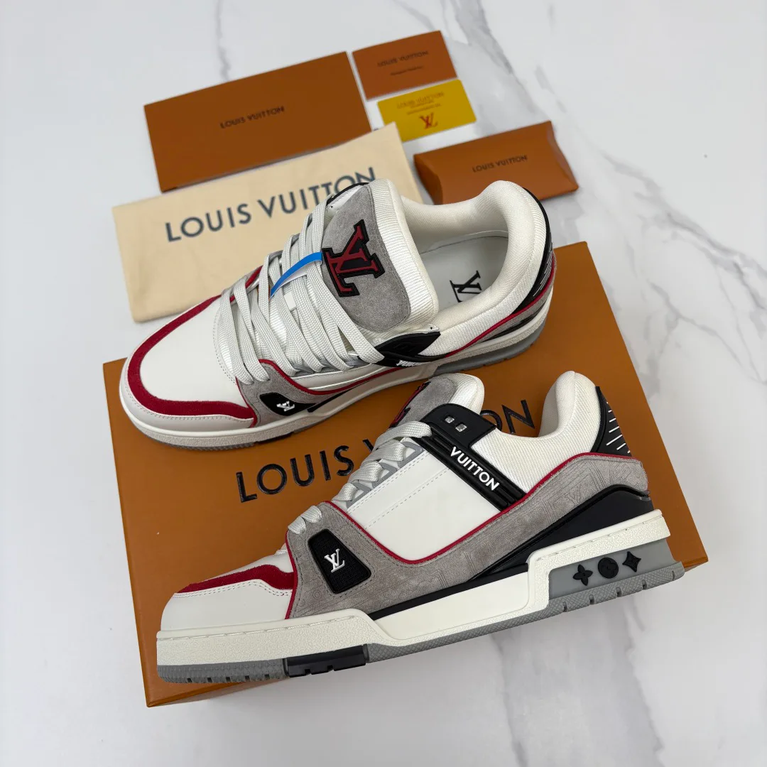 Кроссовки Женские Louis Vuitton 18668400