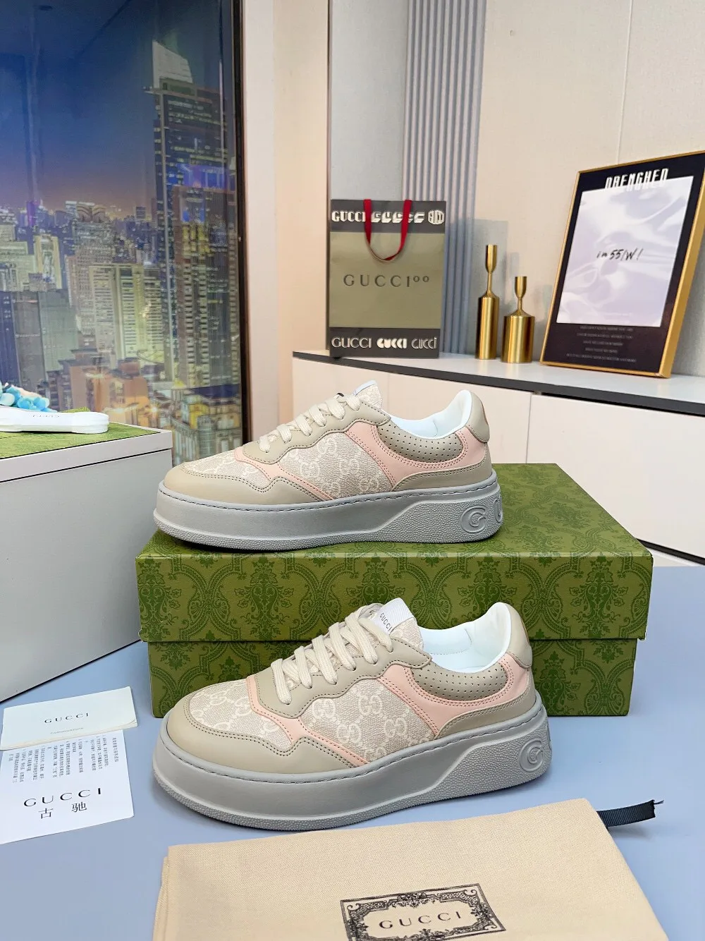 Women's Sneakers GUCCI 18369634