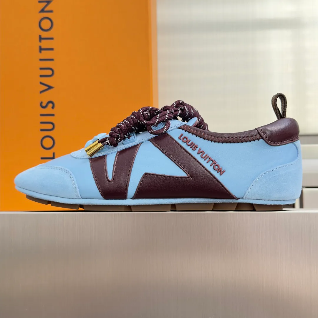 Women's Sneakers LOUIS VUITTON 17950638