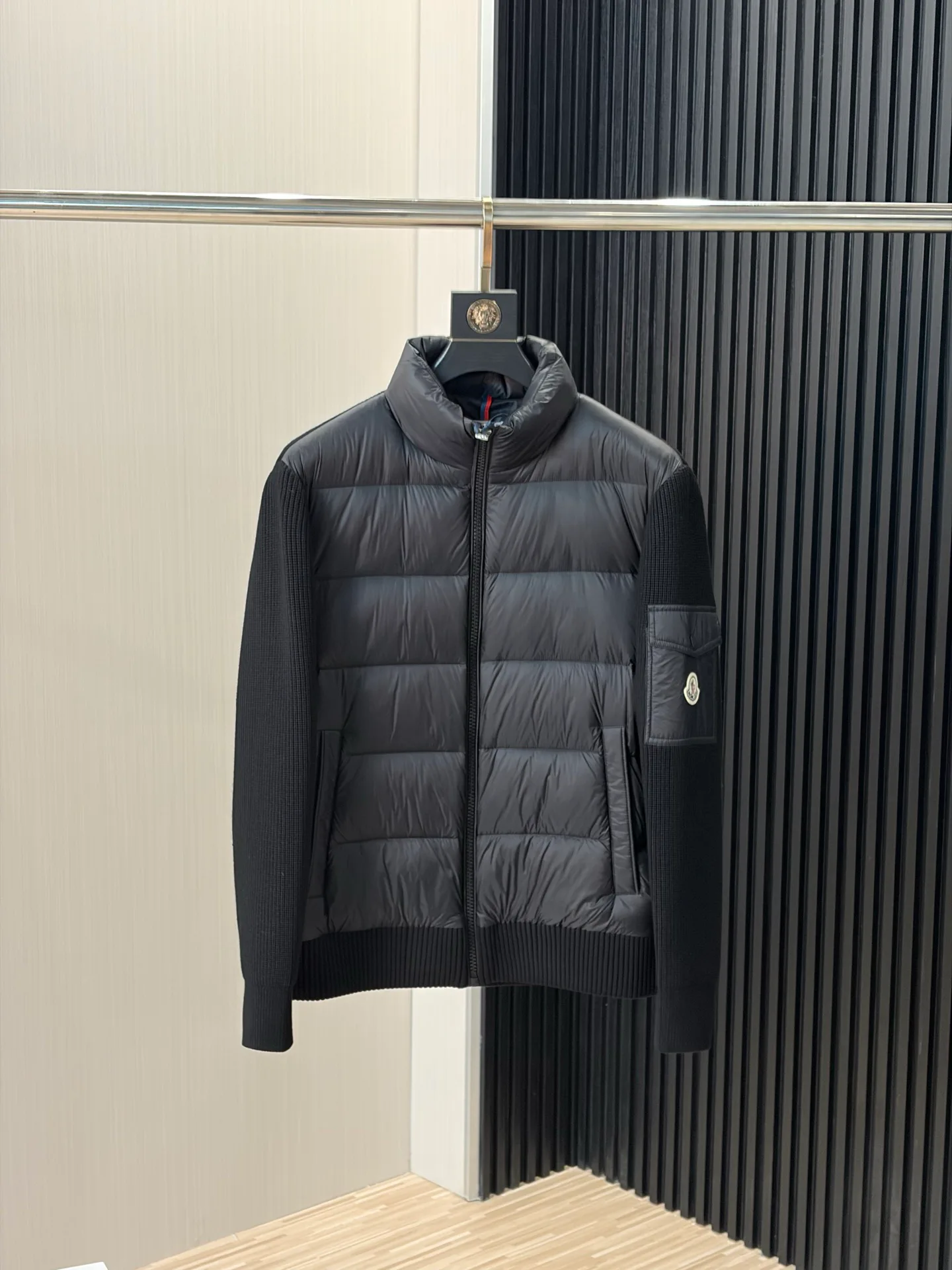 Women's Jackets And Down Jackets MONCLER 18391737