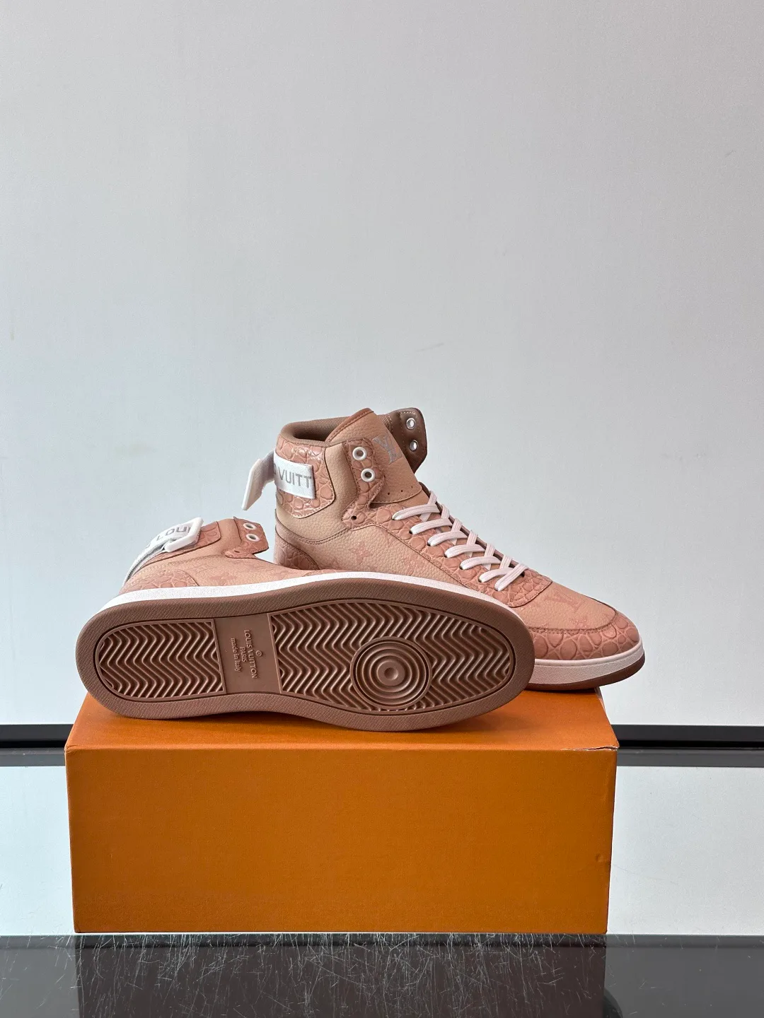 Men's Sneakers LOUIS VUITTON 18400604