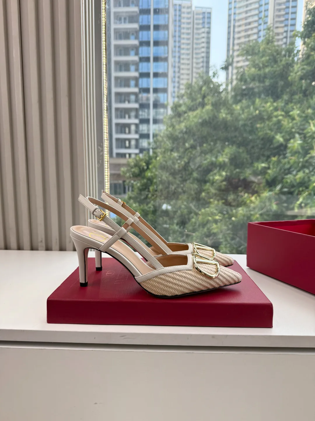 Women's Open-Toe Sandals VALENTINO 18356225