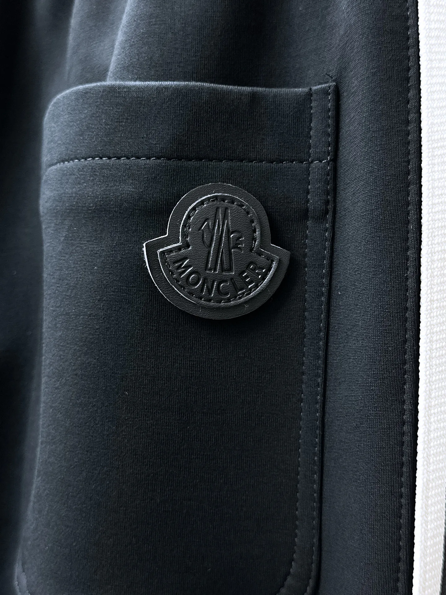 Men's Trousers MONCLER 18197369