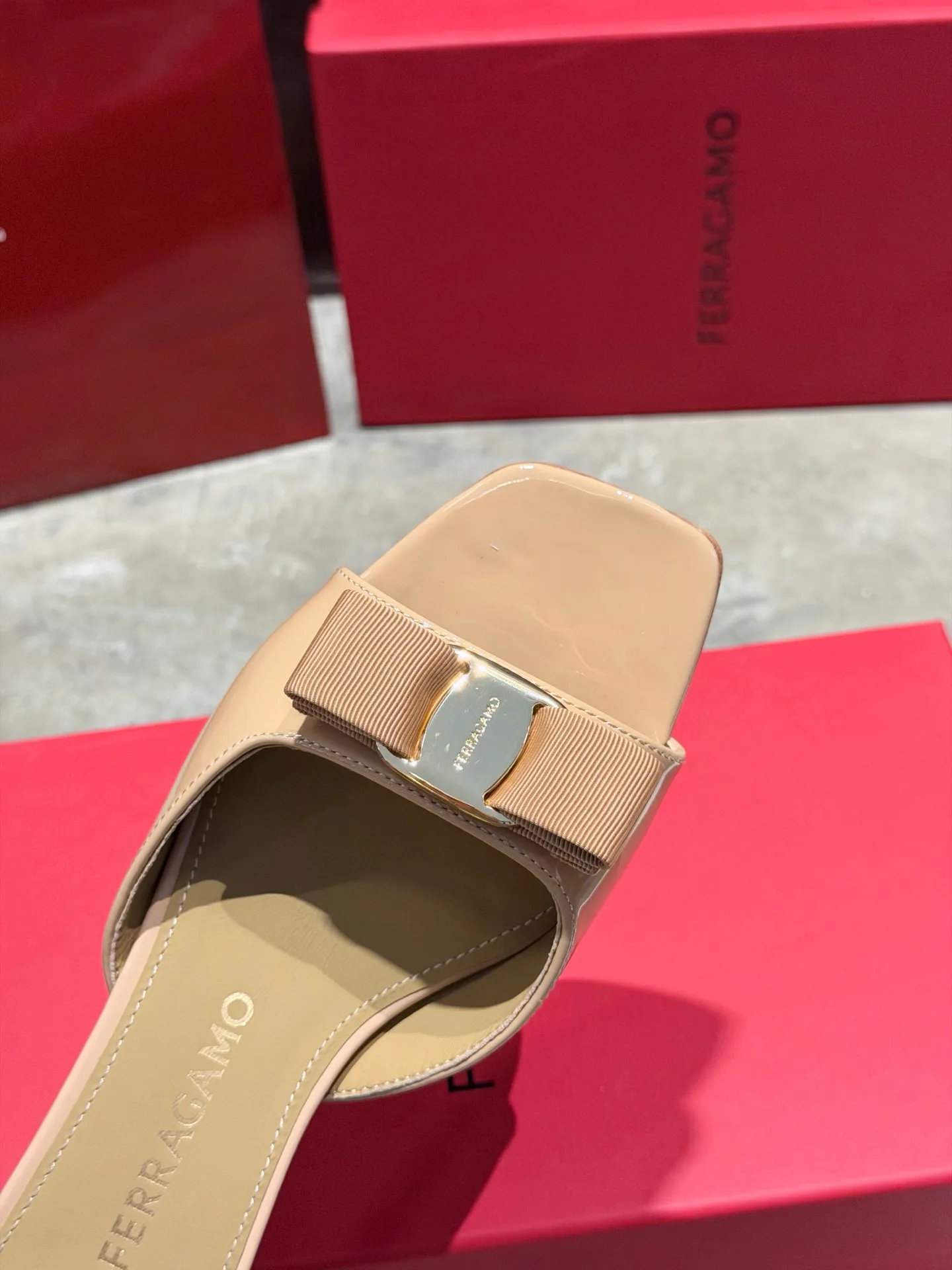 Women's Open-Toe Sandals SALVATORE FERRAGAMO 17642569