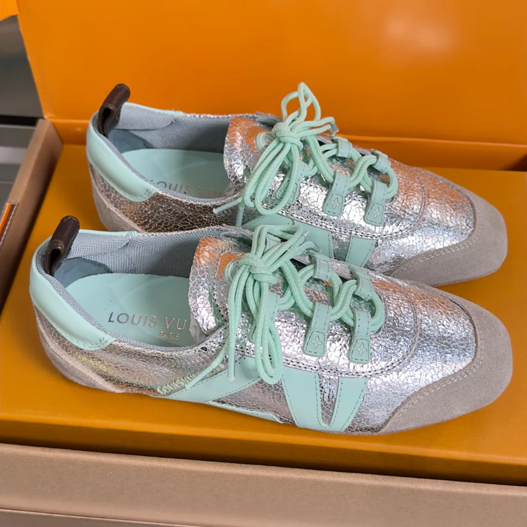 Women's Sneakers LOUIS VUITTON 17780696