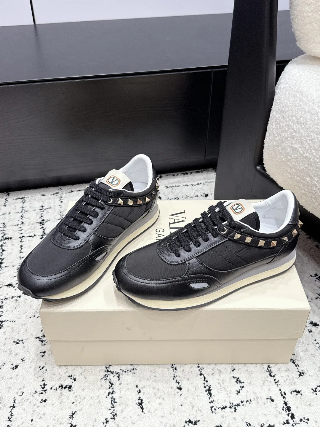 Women's Sneakers VALENTINO 17881057