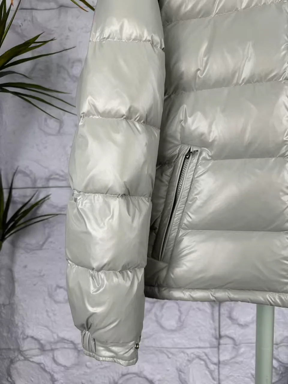 Women's Jackets And Down Jackets MONCLER 18048714