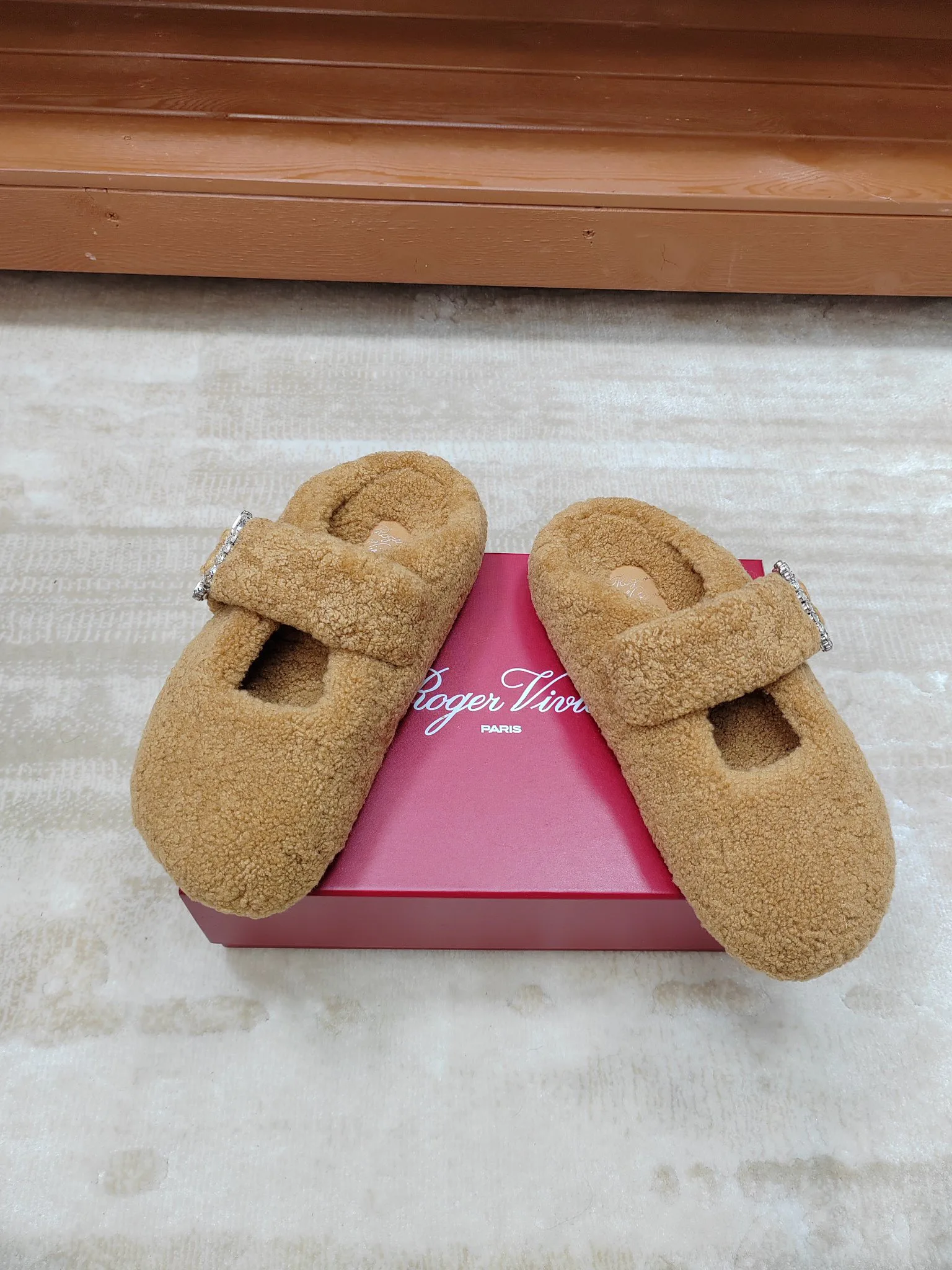 Women's Slippers ROGER VIVIER 17852286