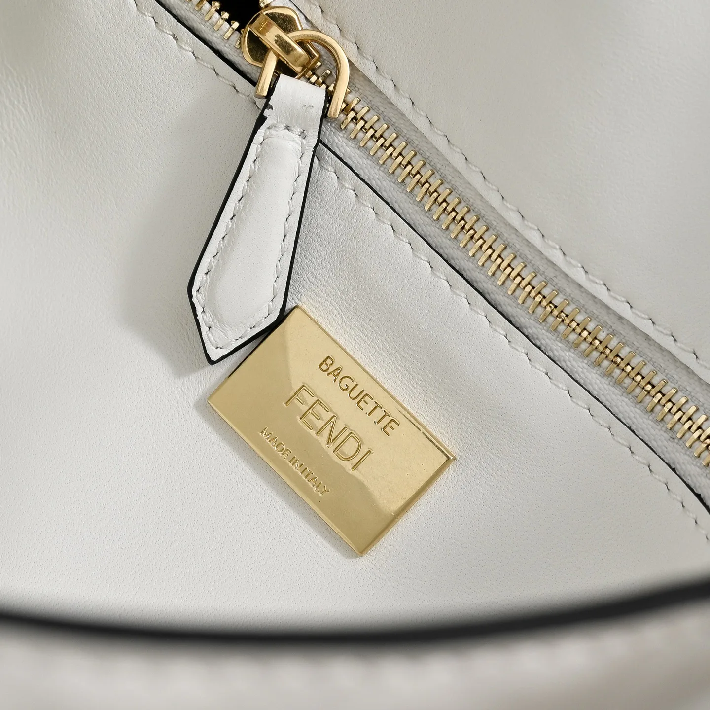 Классические Сумки Женские Fendi 18676180