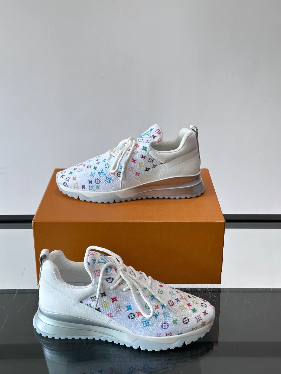 Men's Sneakers LOUIS VUITTON 17588576