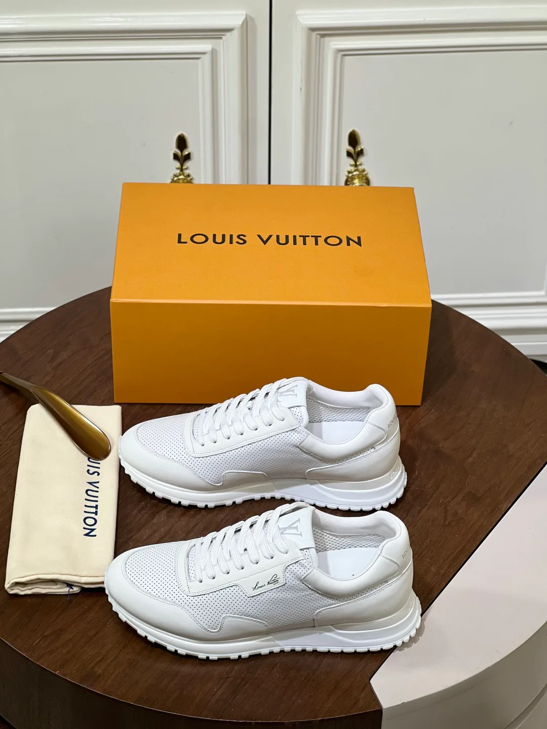 Men's Sneakers LOUIS VUITTON 18039350