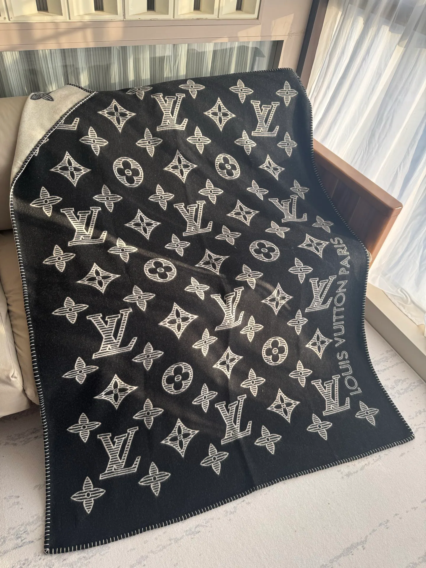 Textiles LOUIS VUITTON 18361612