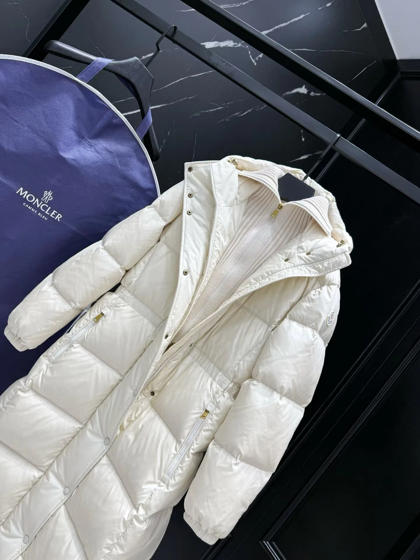 Women's Jackets And Down Jackets MONCLER 17810376