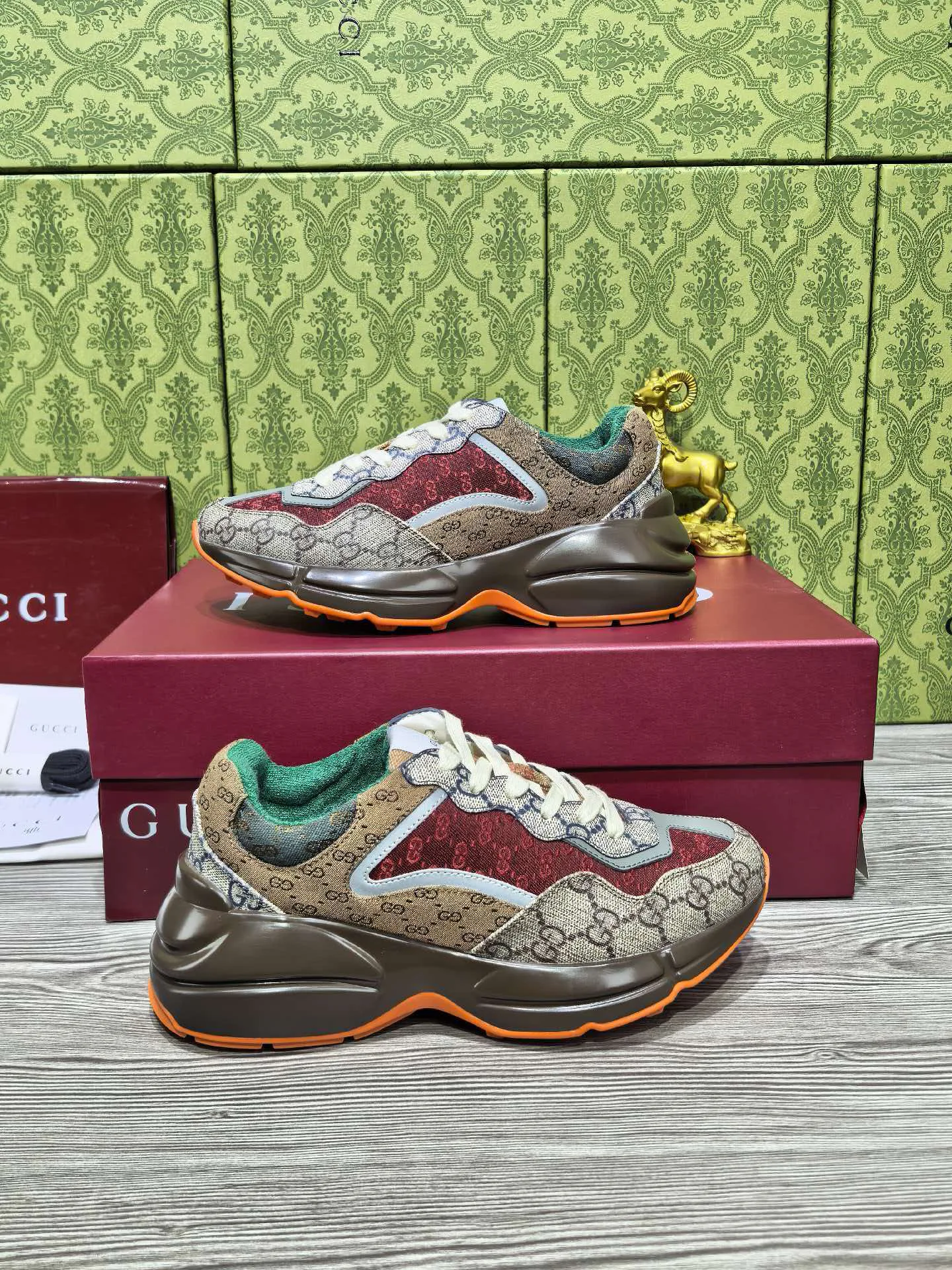 Women's Sneakers GUCCI 18039948