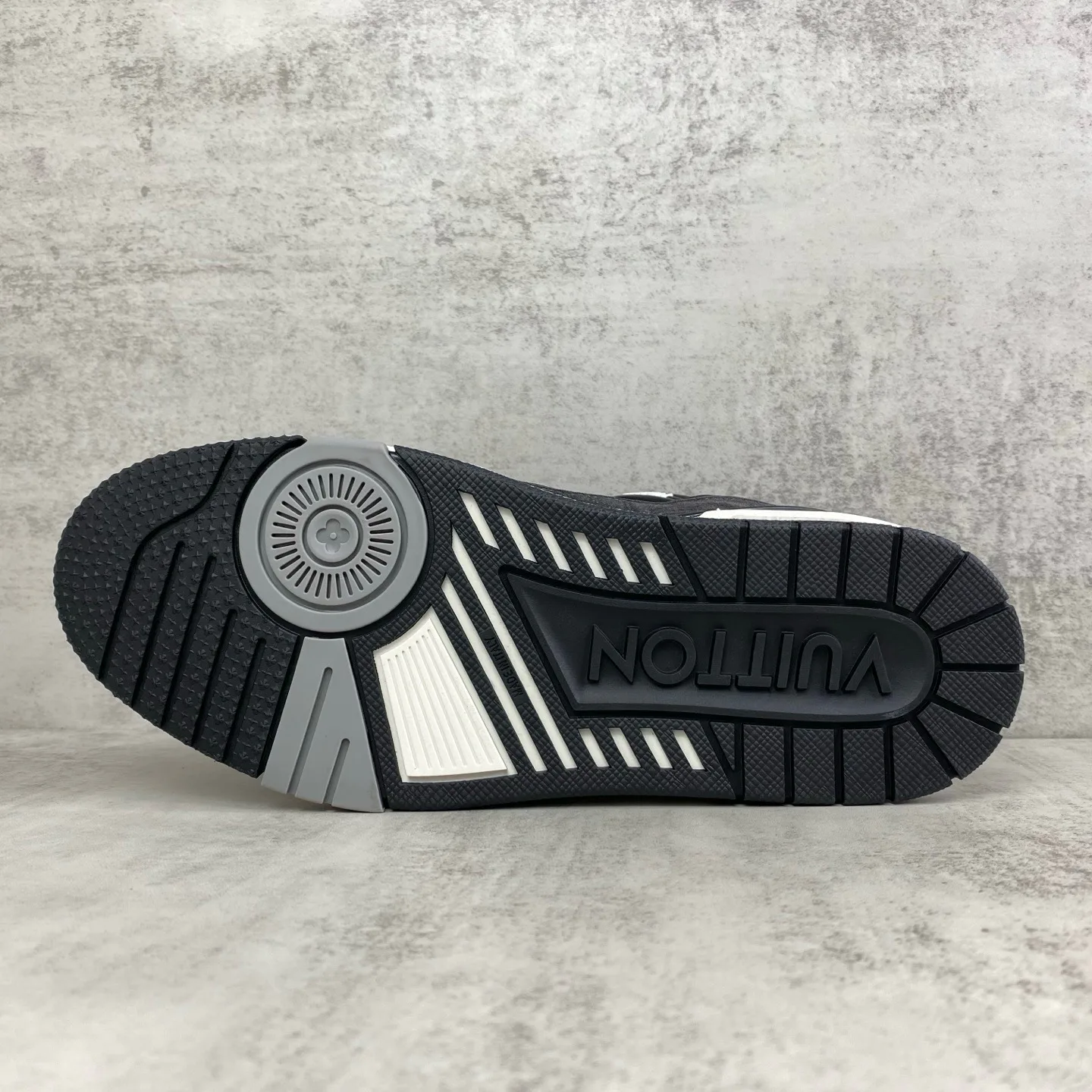 Women's Sneakers LOUIS VUITTON 17961752