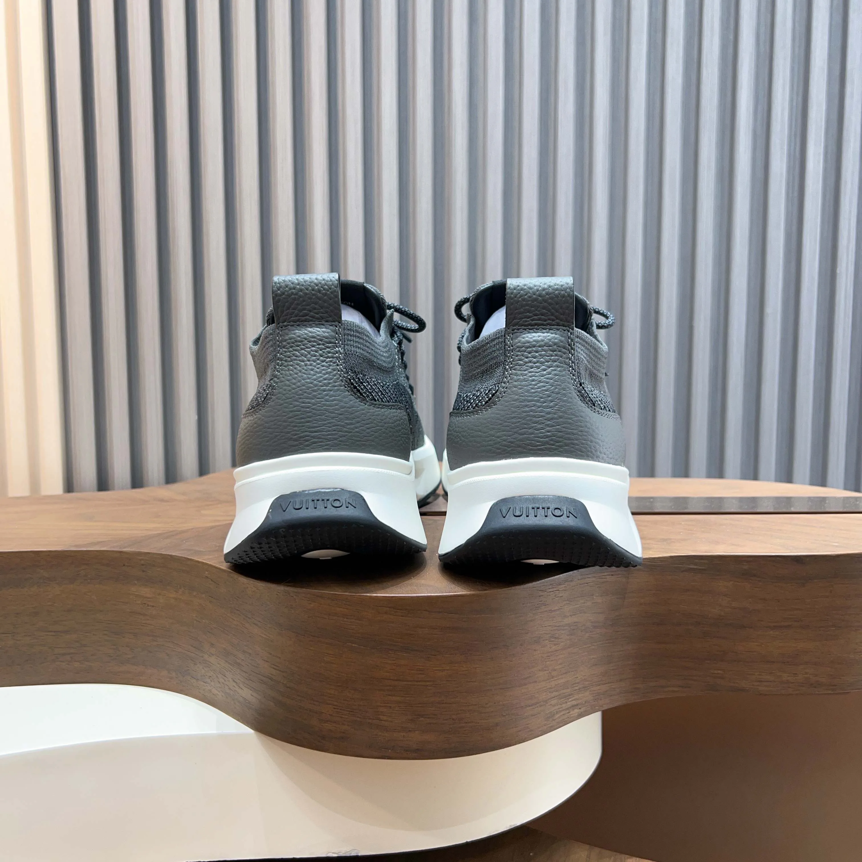 Men's Sneakers LOUIS VUITTON 17916666