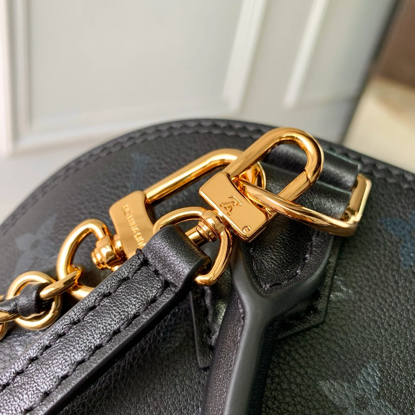 Women's Classic Handbags LOUIS VUITTON 18147456