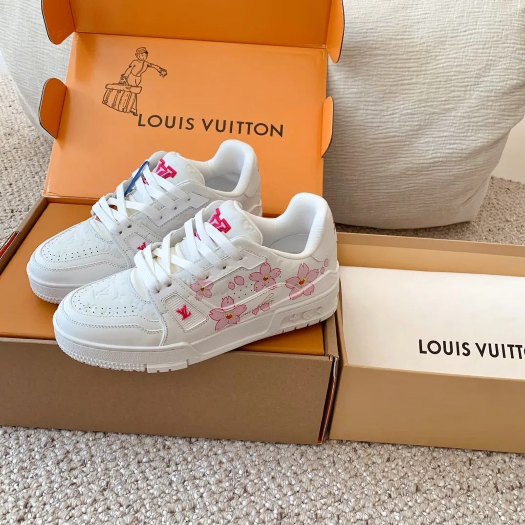 Кроссовки Женские Louis Vuitton 18625668