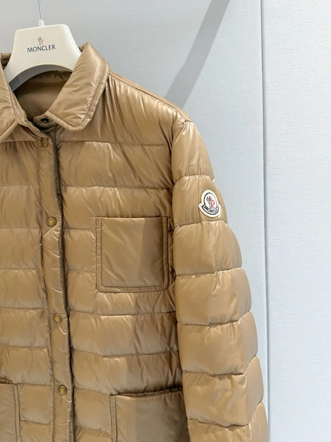Women's Jackets And Down Jackets MONCLER 18439952