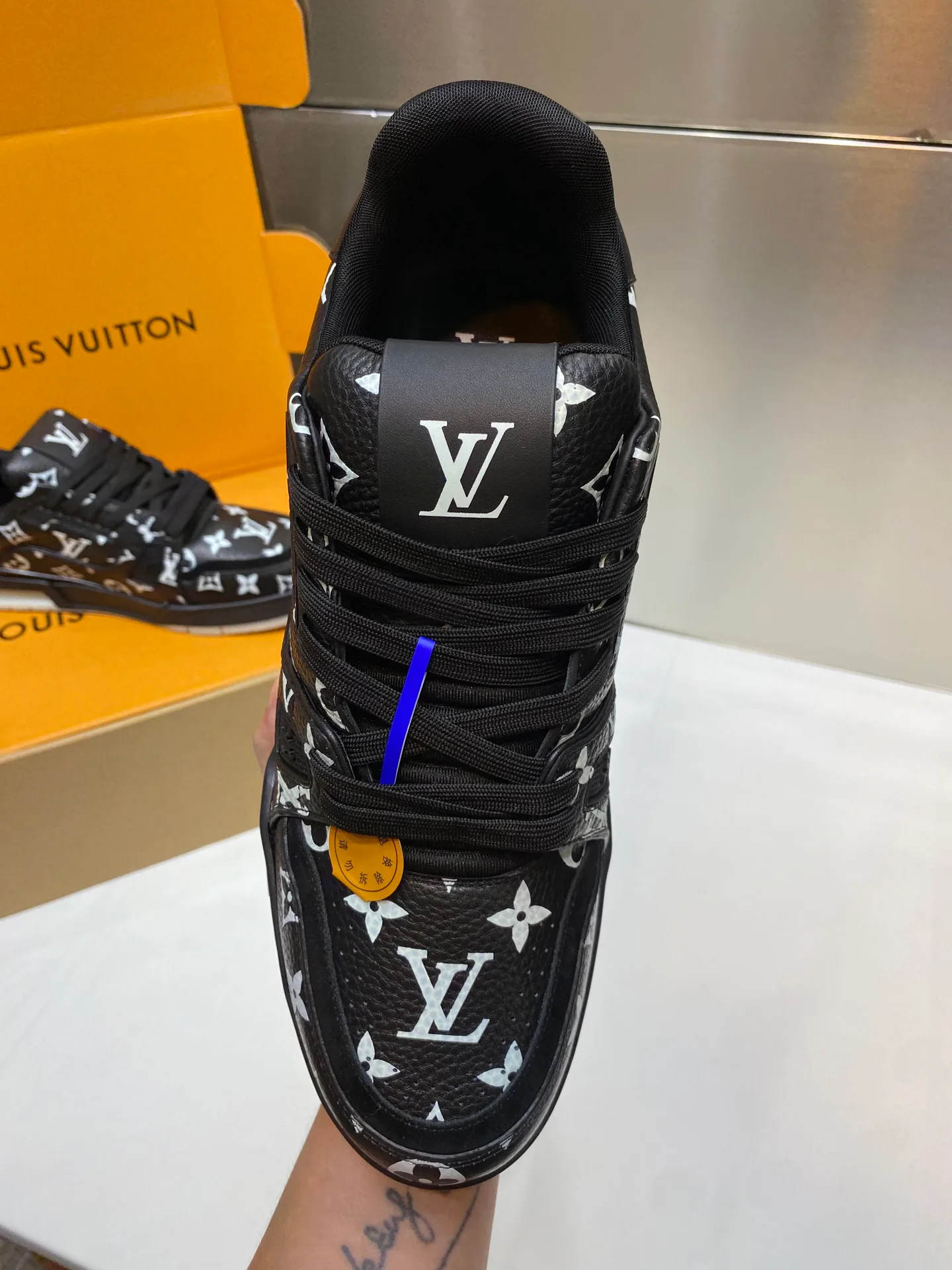 Women's Sneakers LOUIS VUITTON 17969035