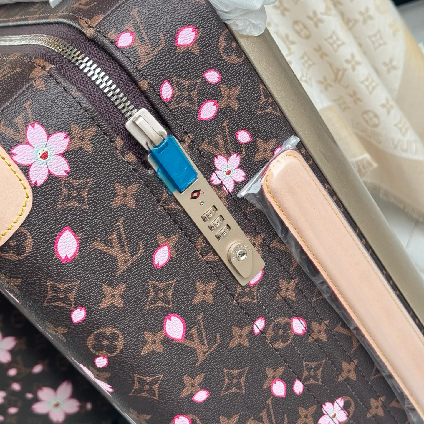 Suitcases LOUIS VUITTON 17801475