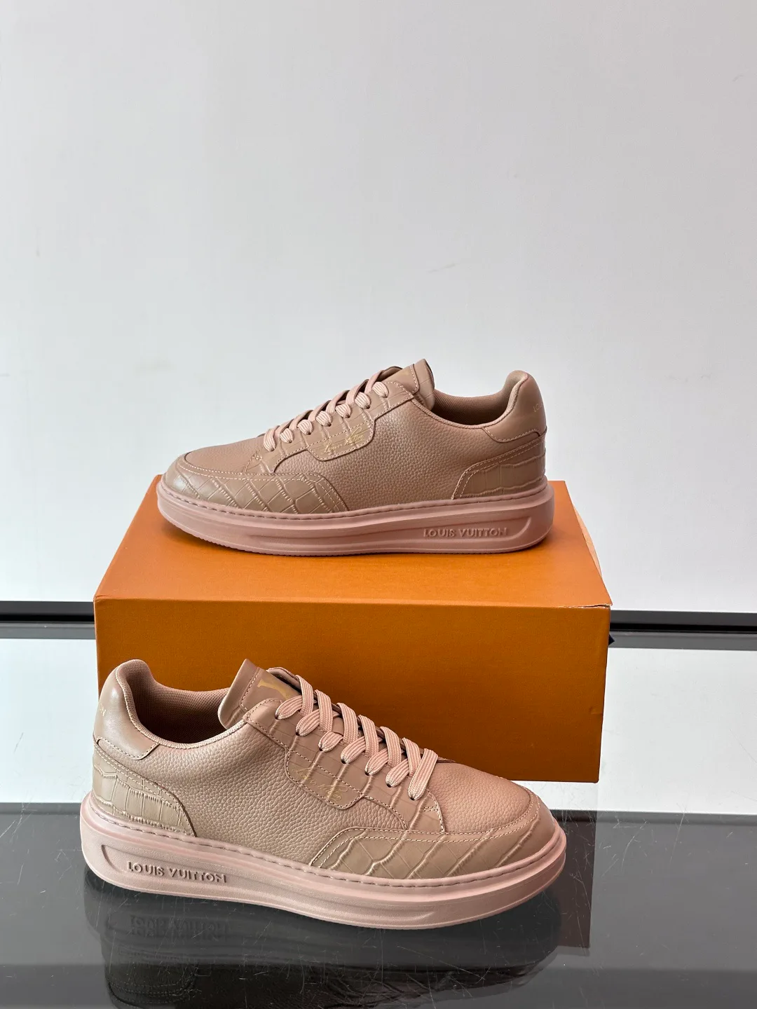 Women's Sneakers LOUIS VUITTON 18400578