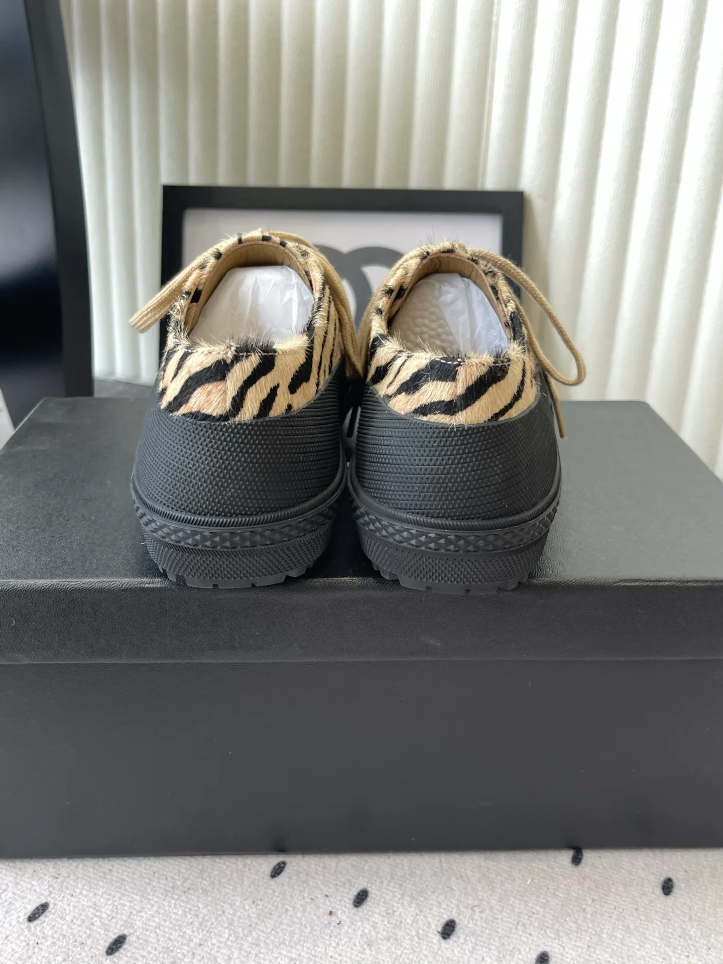 Women's Sneakers CHANEL 18069872