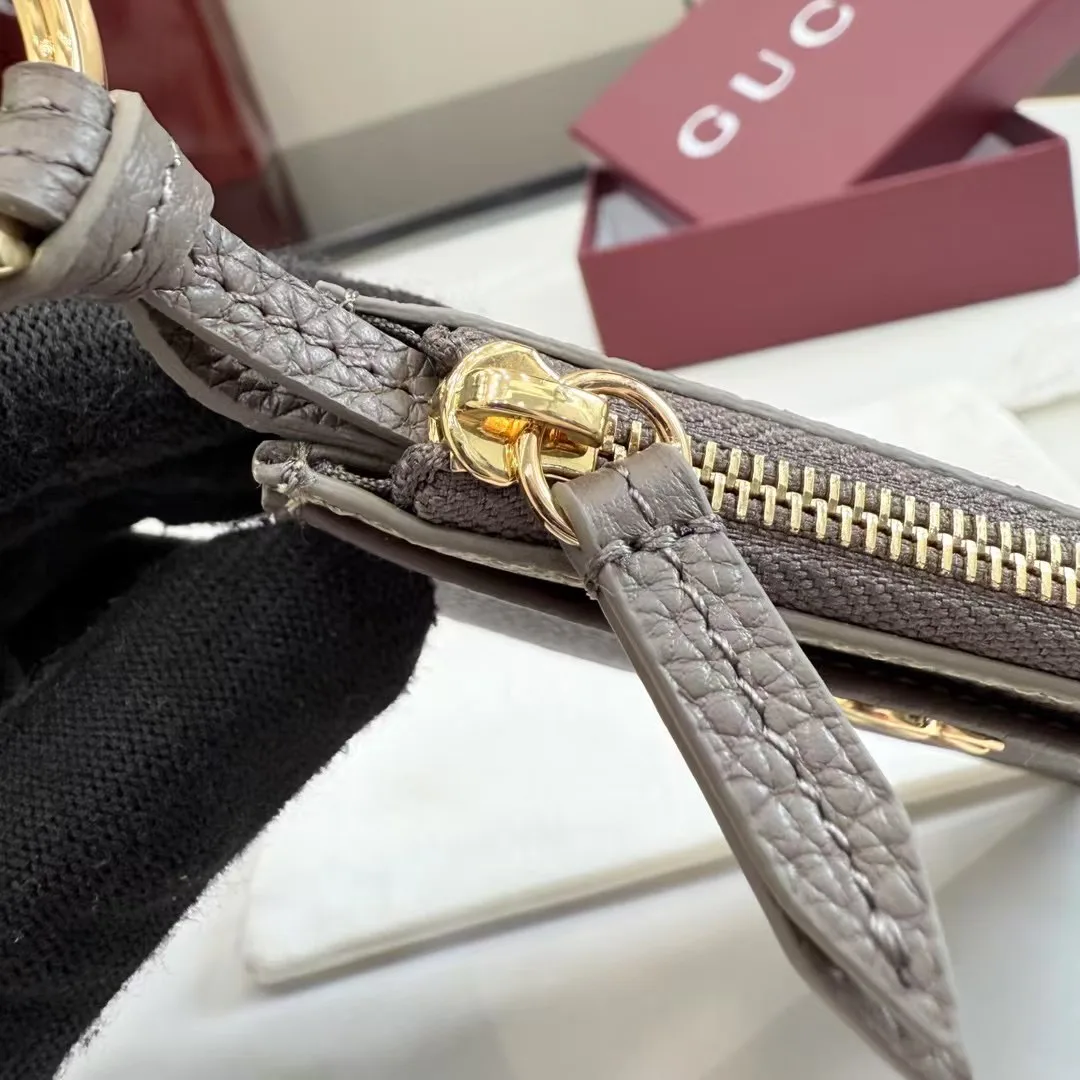 Women's Clutches GUCCI 17882883