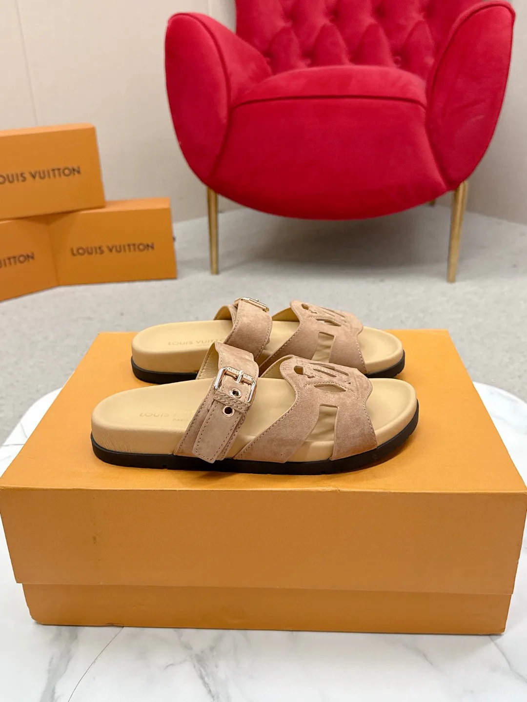 Women's Flip-Flops LOUIS VUITTON 18235700