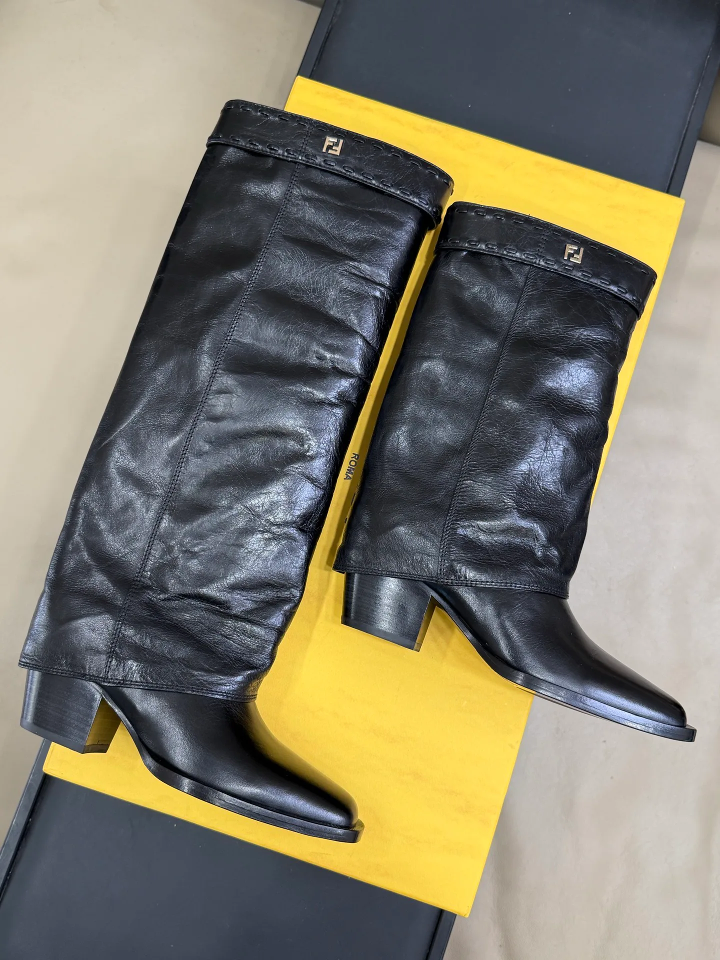 Women's Boots FENDI 18370130
