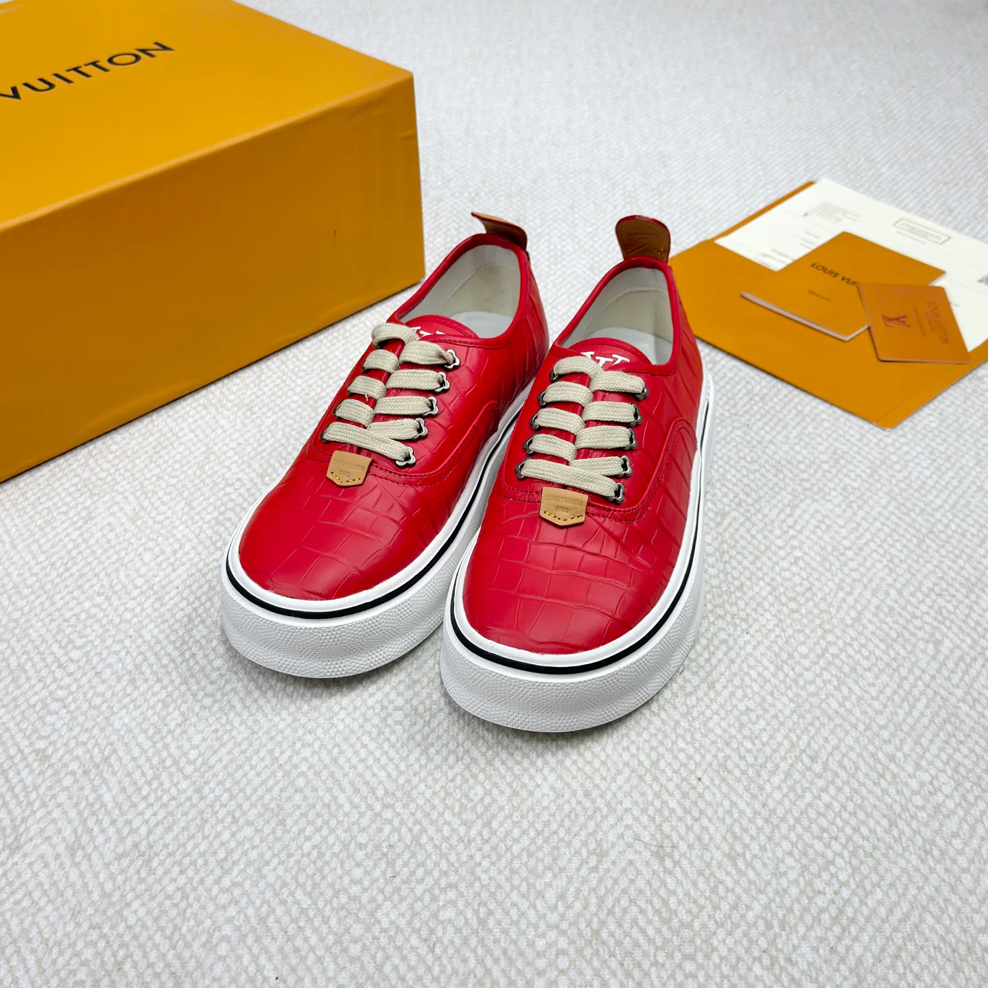 Men's Sneakers LOUIS VUITTON 18365144