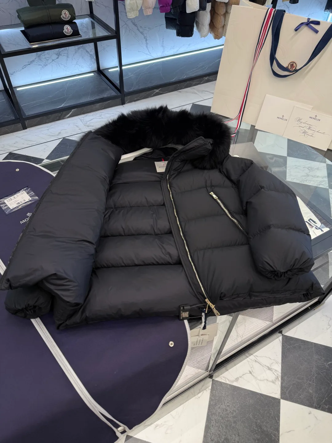 Women's Jackets And Down Jackets MONCLER 18510380