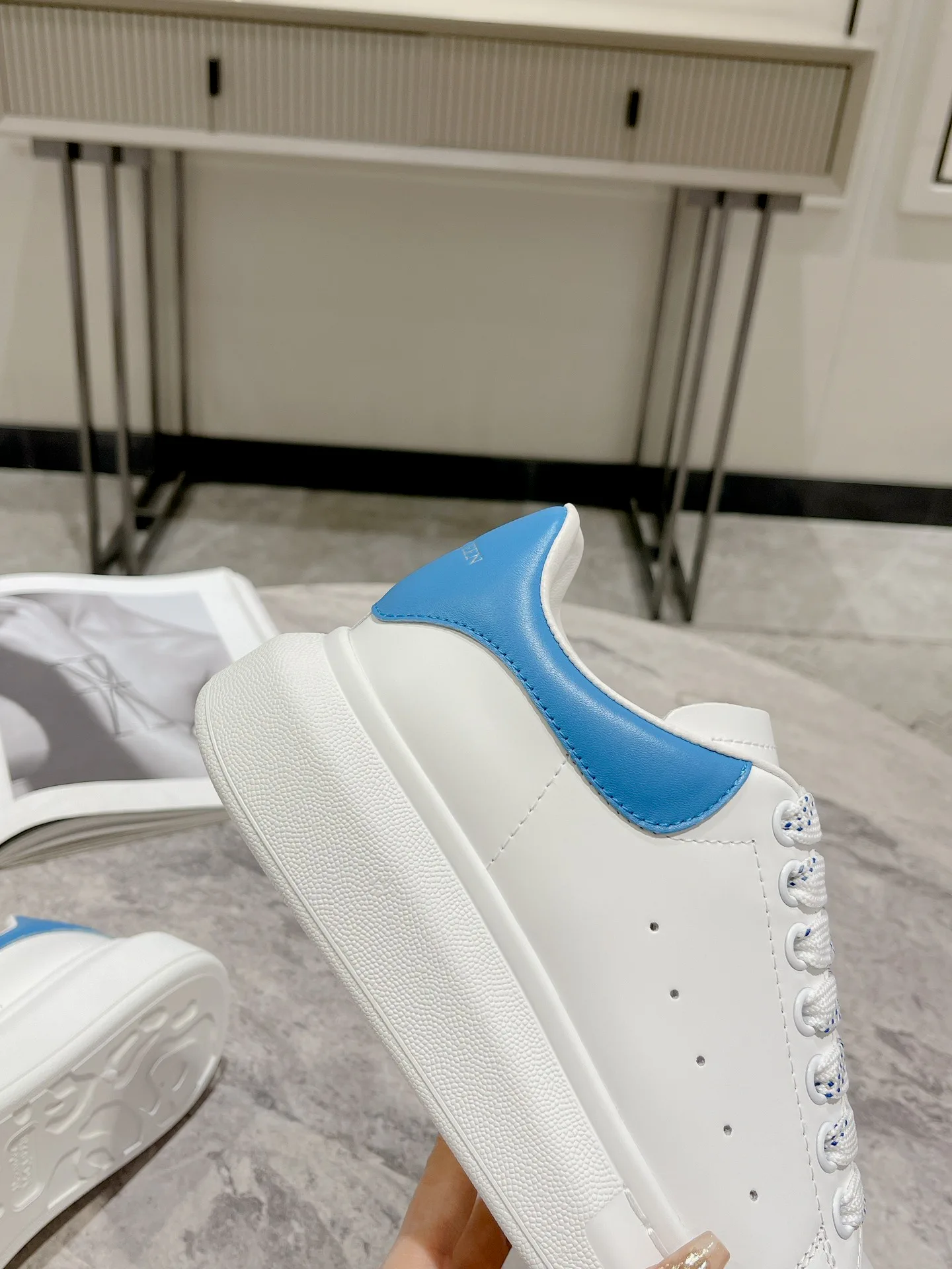 Women's Sneakers ALEXANDER MCQUEEN 18373667