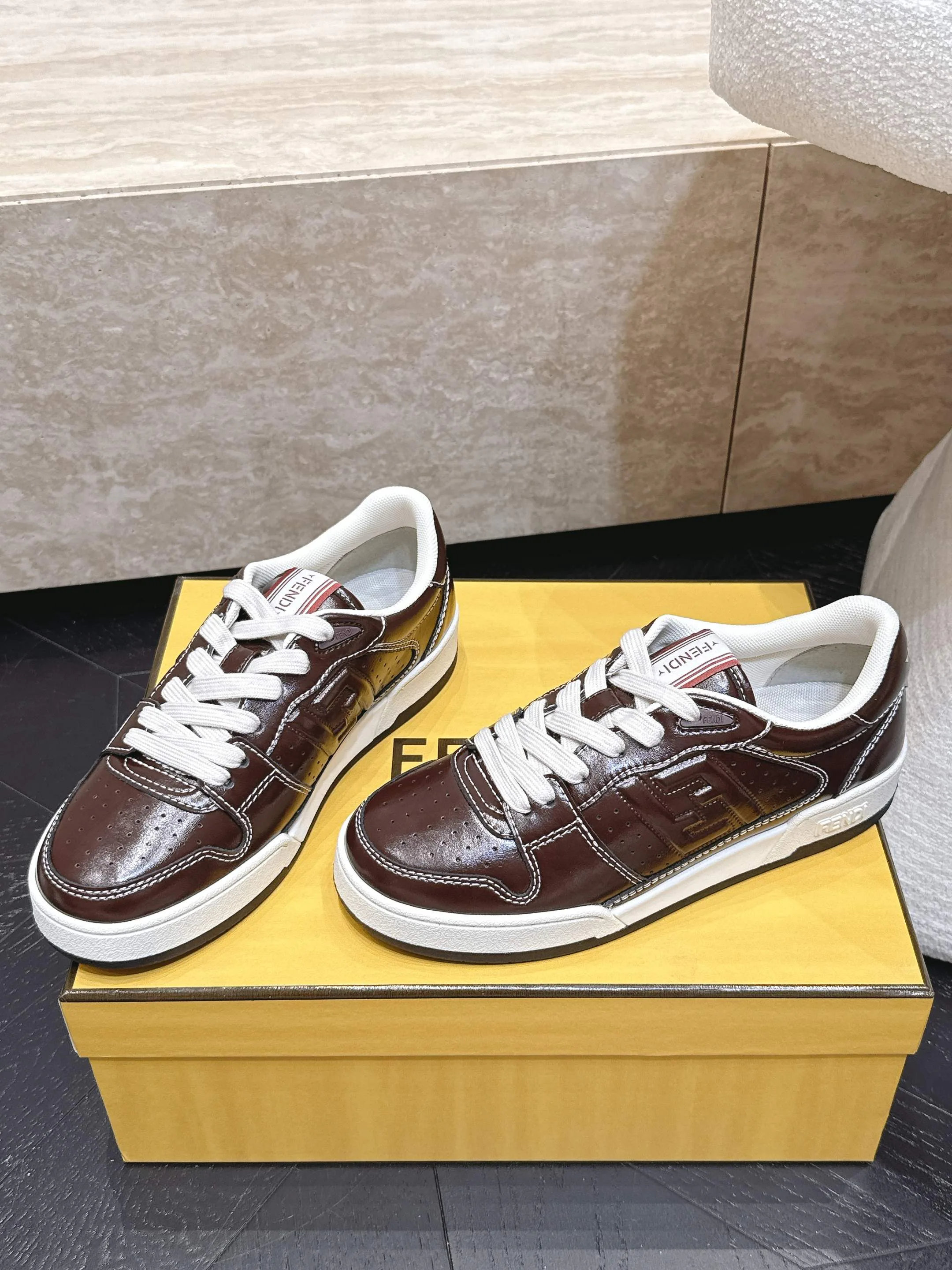 Women's Sneakers FENDI 17682043
