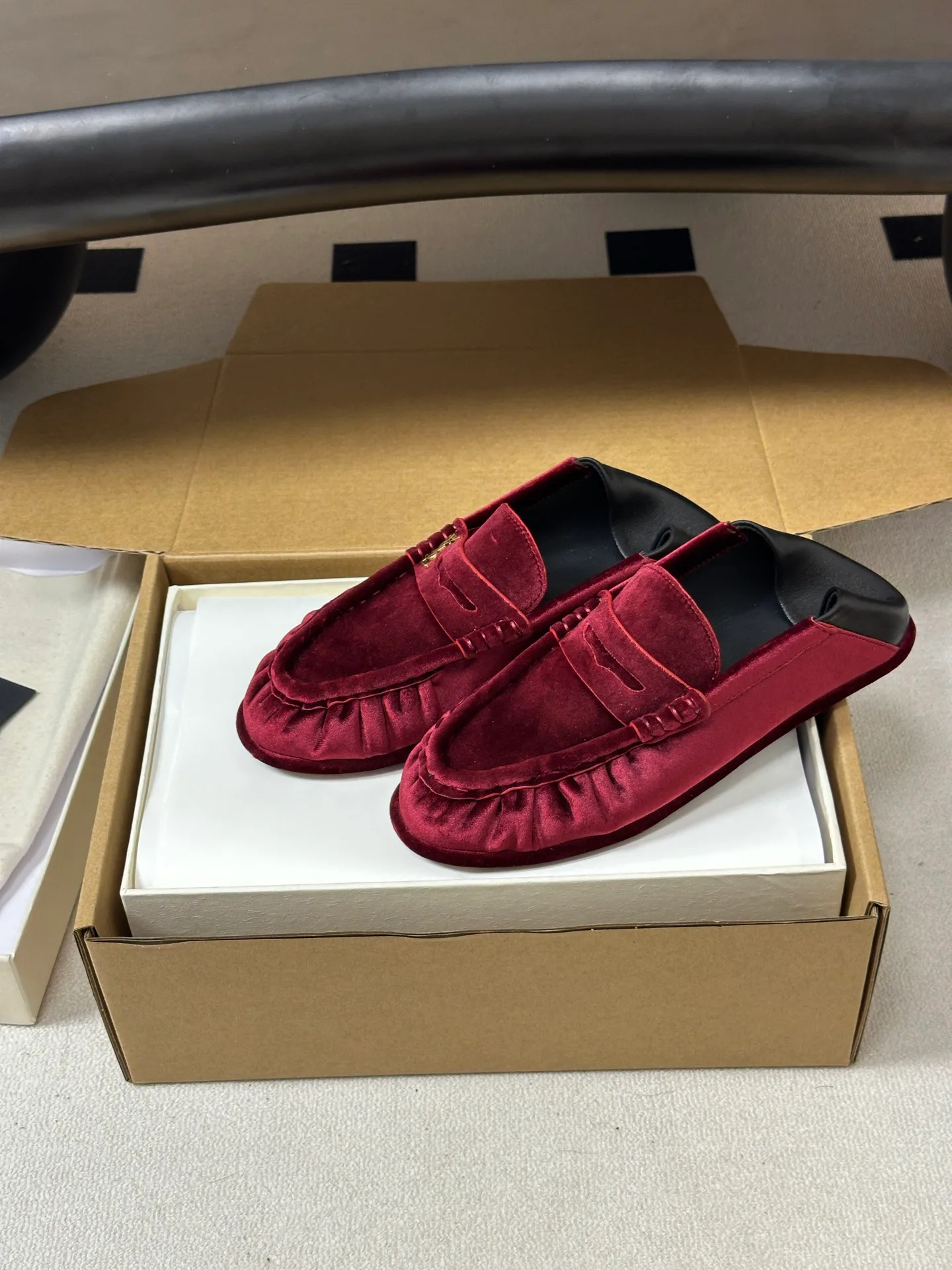 Women's Loafers And Moccasins SAINT LAURENT 18049139