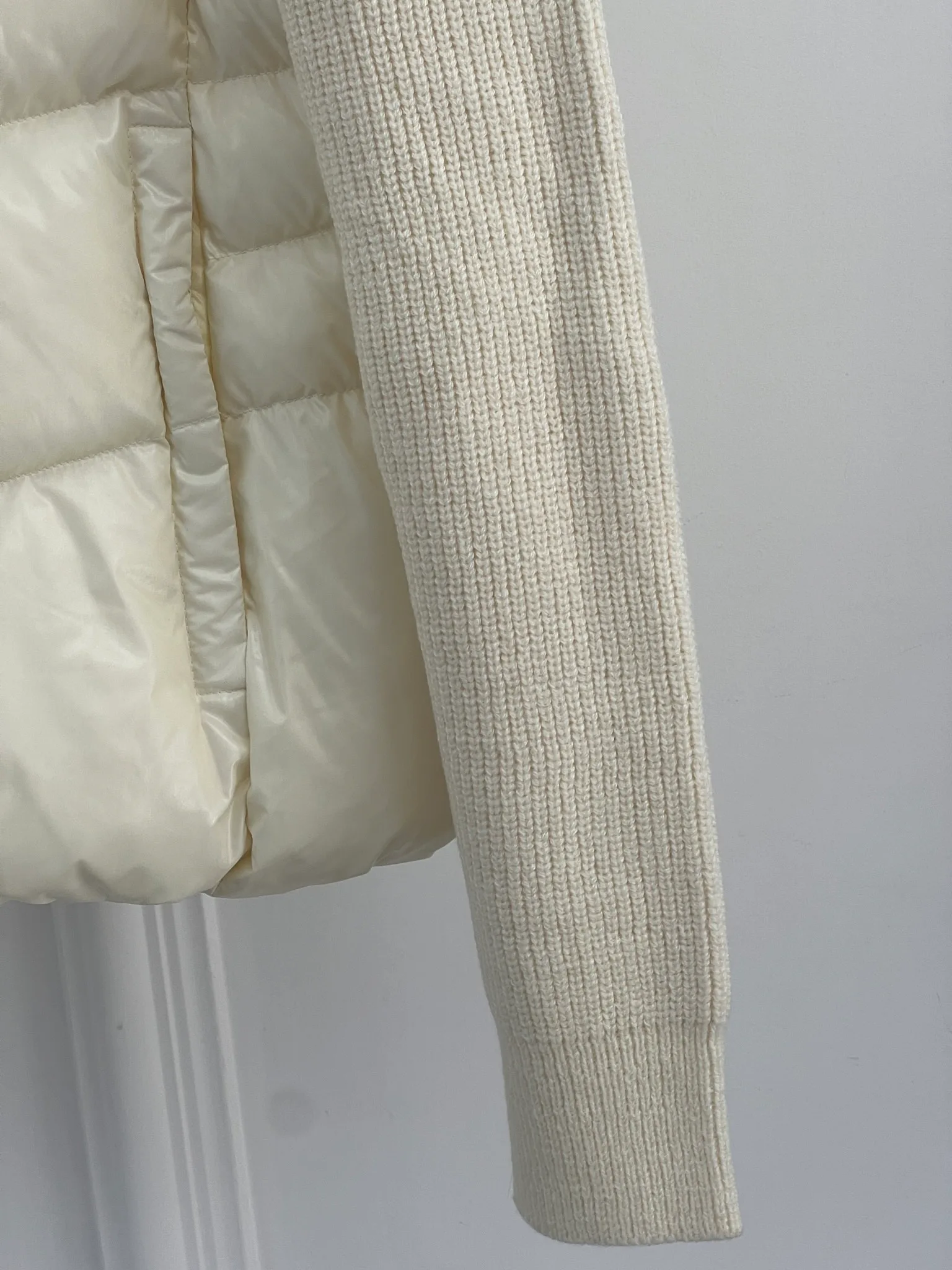 Women's Jackets And Down Jackets MONCLER 18415621