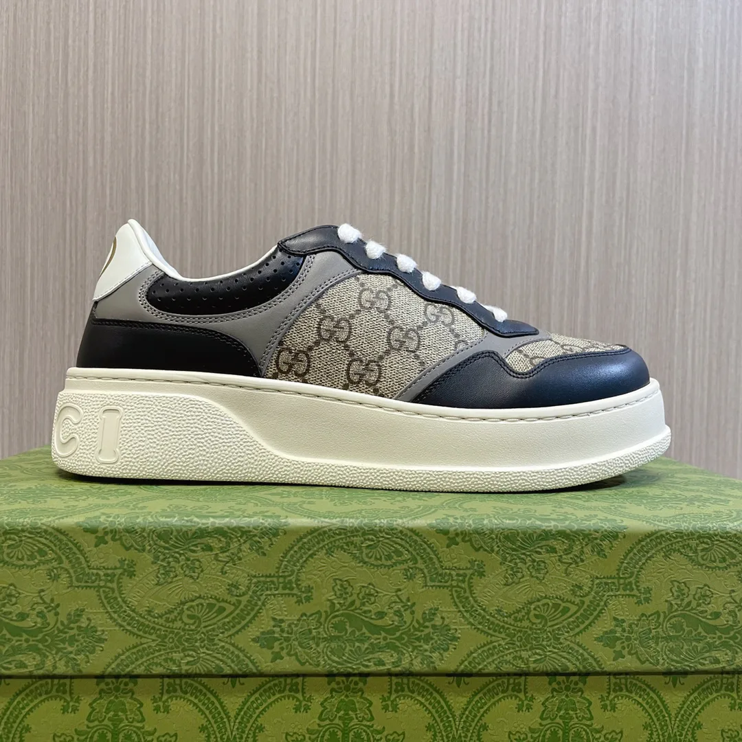 Women's Sneakers GUCCI 18011327